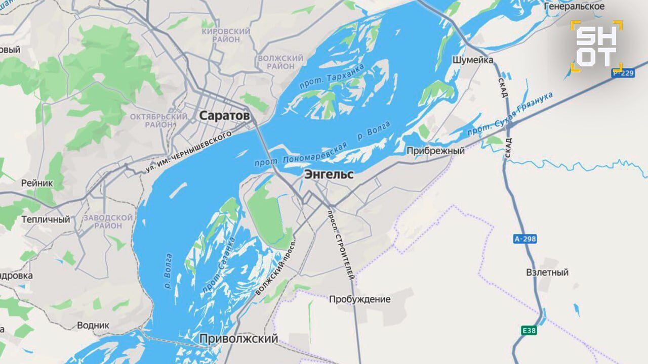 Під прицілом був НПЗ: дрони атакували Саратов, прогриміла серія вибухів. Відео