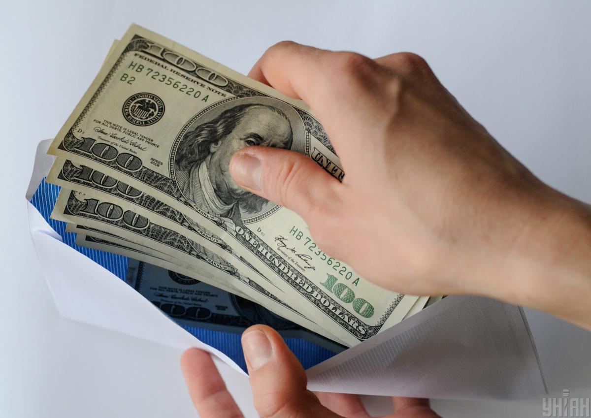 Валюта б'є рекорди - і це ще не кінець: що стоїть за обвалом гривні та коли чекати долар по 46