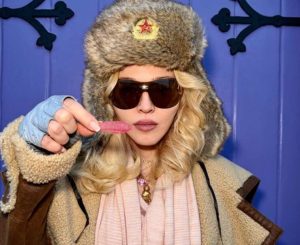 "Червона зірка" на тлі війни: Мадонна розлютила українців фотографією в шапці з радянською кокардою