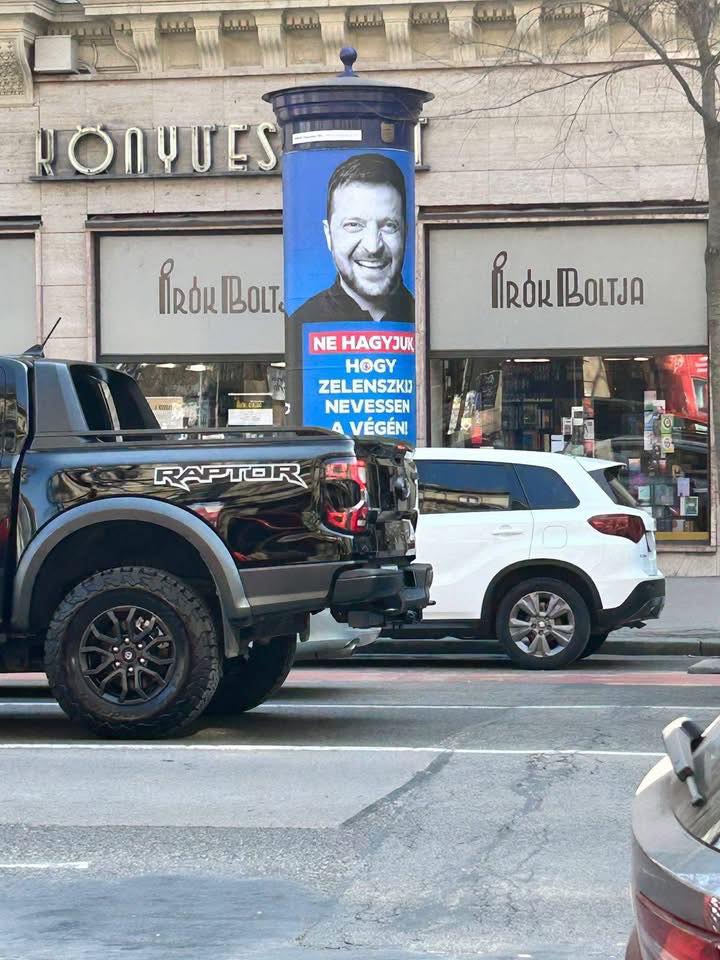 Зеленський бере участь в угорських виборах? Фото політичної агітації вражають