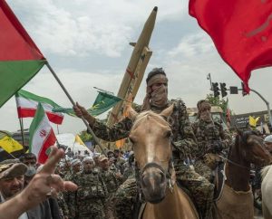 "Це лише тилові запаси": генерал КВІР анонсував презентацію секретної зброї після ударів по базах США