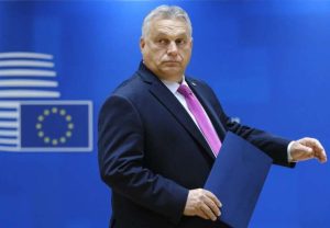 "Угорський десант" українських політологів: як Бондаренко, Раїмов та Бортник допомагають Орбану формувати антикиївський порядок денний