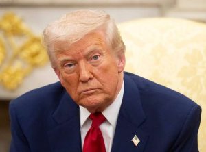 "Жест поваги": Трамп анонсував прохід 20 нафтових танкерів через Ормузьку протоку