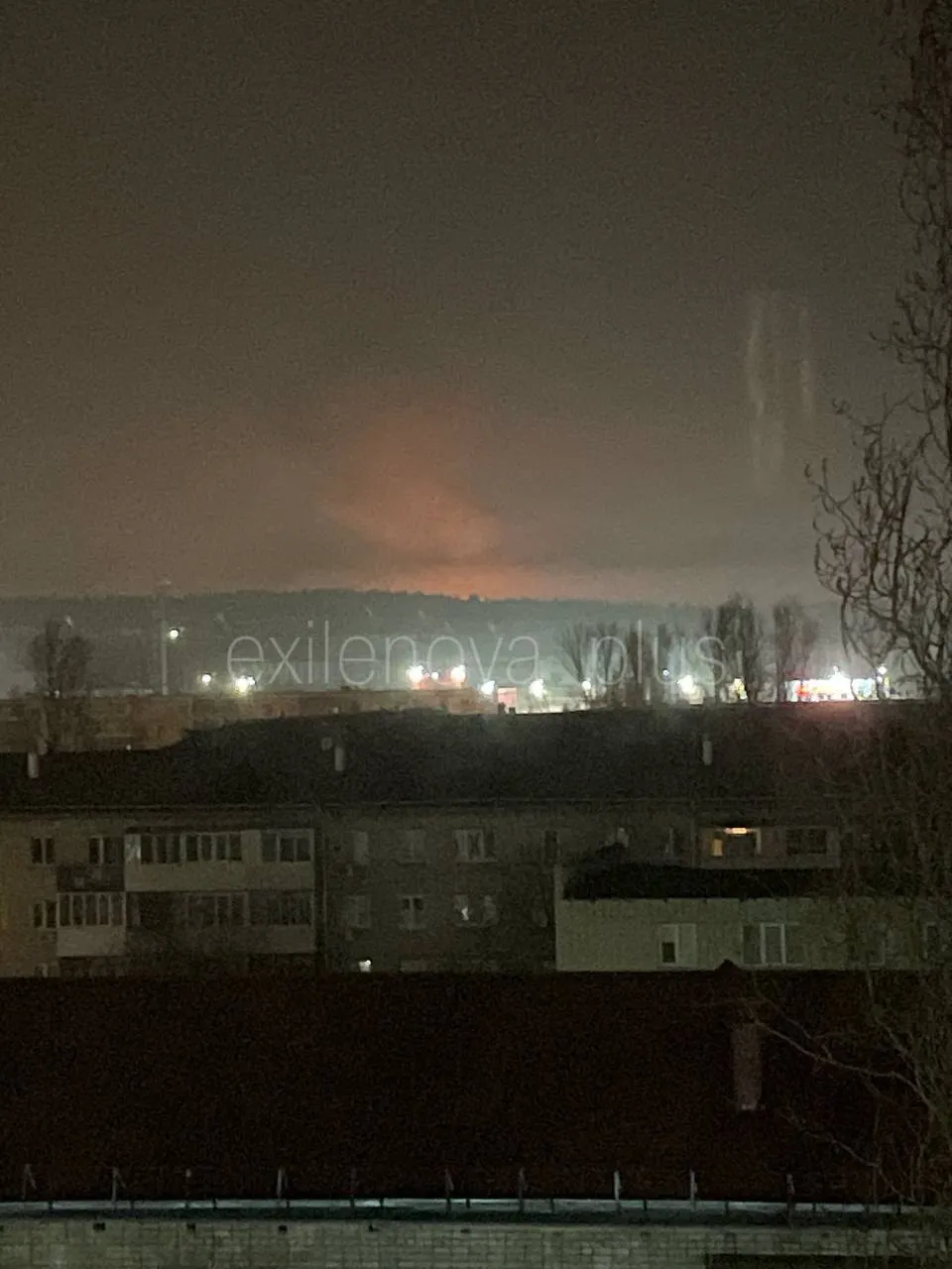 У російському Тольятті дрони уразили важливий хімзавод: здійнялася пожежа. Фото та відео