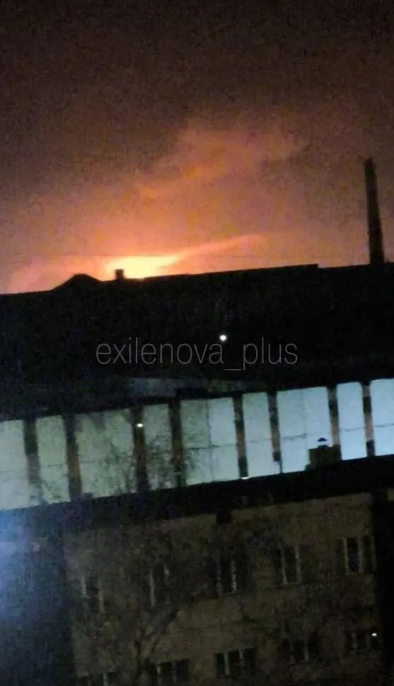 У російському Тольятті дрони уразили важливий хімзавод: здійнялася пожежа. Фото та відео