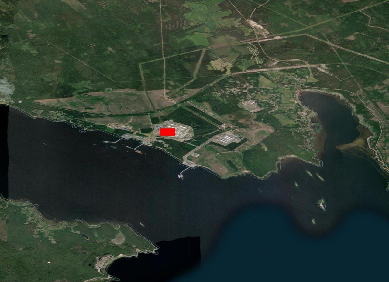 У російському Приморську атаковано порт, спалахнув нафтоналивний термінал. Фото і відео