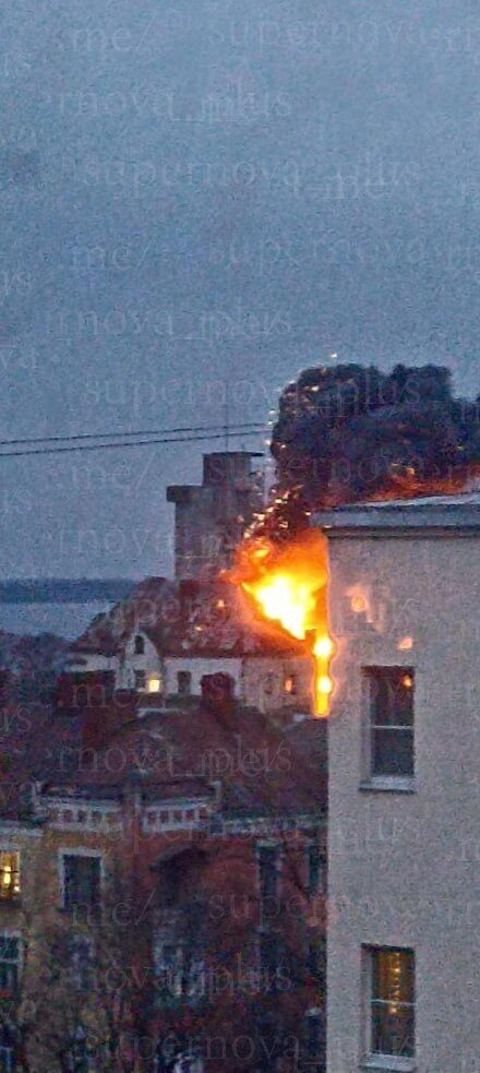 У російському Виборзі атаковано порт: сталася пожежа. Фото і відео