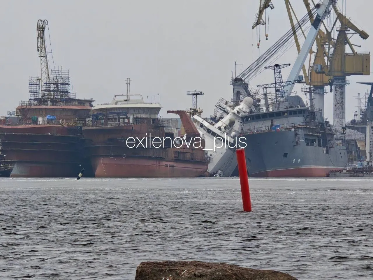 У російському Виборзі атаковано порт: сталася пожежа. Фото і відео