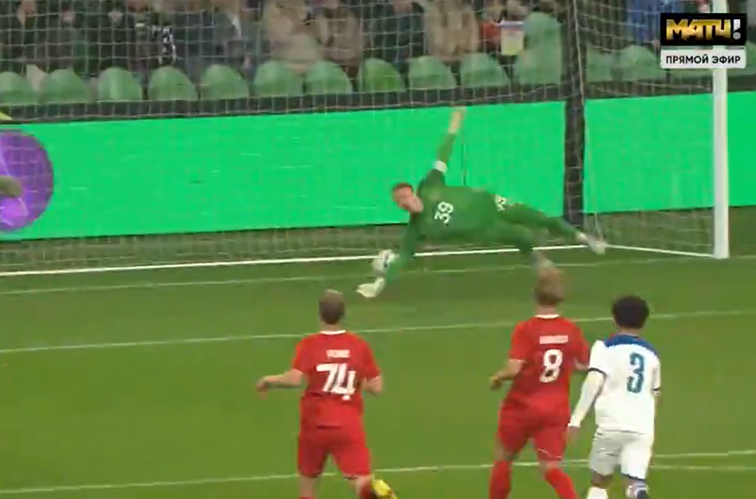 Голкіпер збірної Росії з ПСЖ зганьбився в матчі з Нікарагуа, пропустивши гол по центру воріт. Відео
